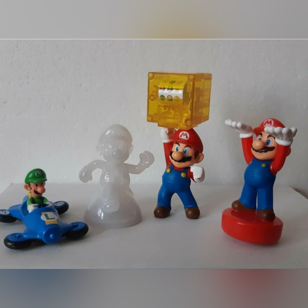 4 Mario Bros Mcdonald  Figure #5  Power Up Block Toy 2018, 2014 Nintendo #323, 2